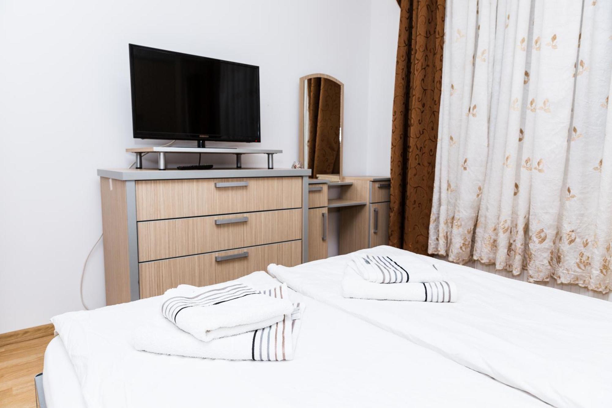 Urban Retreat Luxury Hideaway Apartment Oradea Ngoại thất bức ảnh