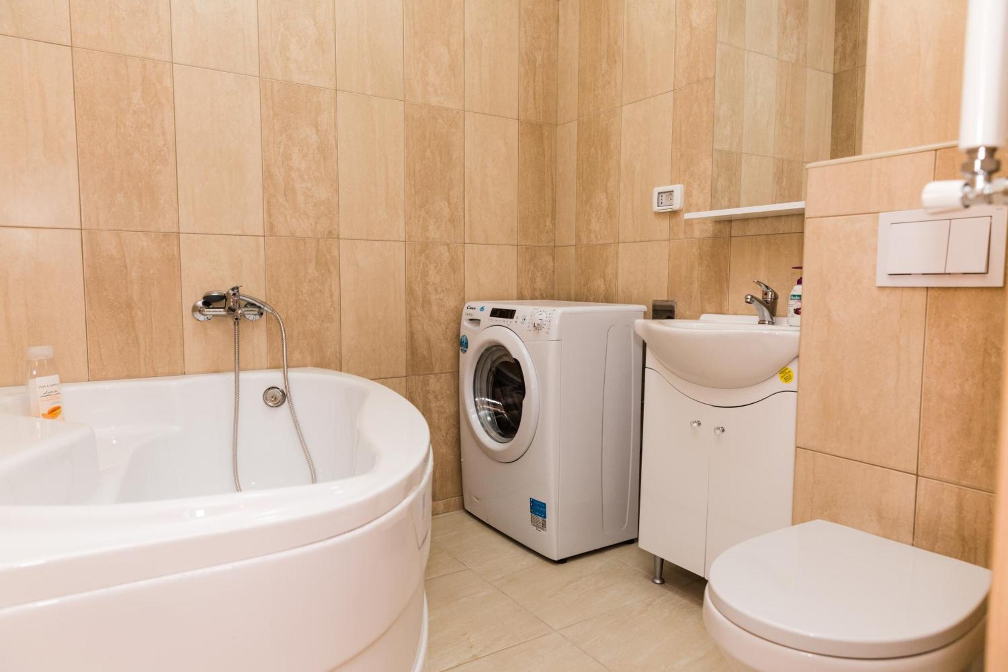 Urban Retreat Luxury Hideaway Apartment Oradea Ngoại thất bức ảnh