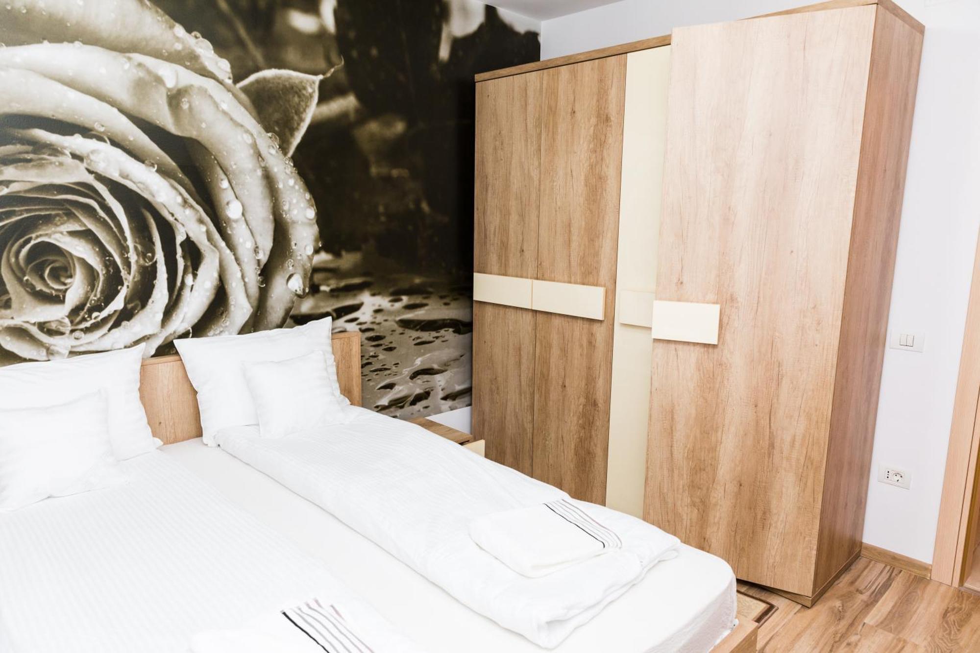Urban Retreat Luxury Hideaway Apartment Oradea Ngoại thất bức ảnh